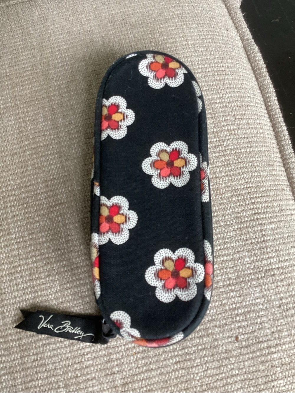 Vers Bradley Retired Pirouette Ovsl zip around Eyeglass Case